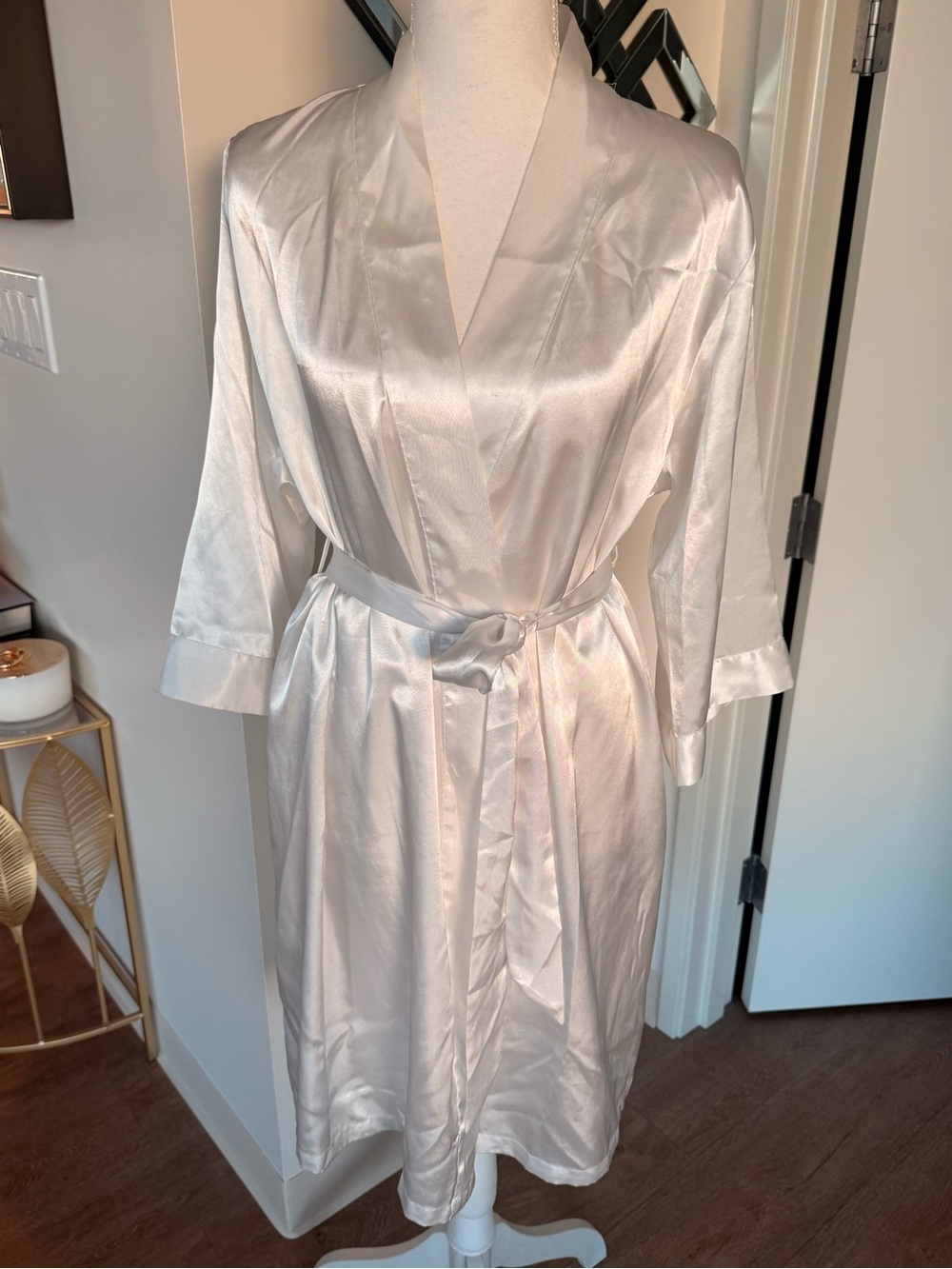 Satin 'Bride' Robe in Ivory - Picture 4 of 8